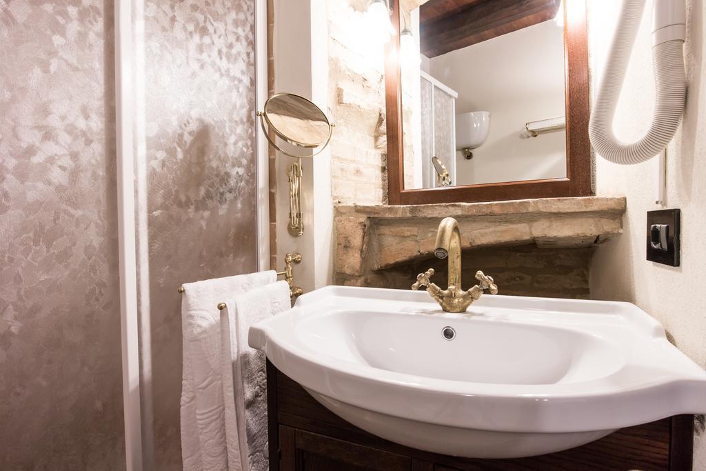 Domus In Castro Bed & Breakfast Montecchio  Rom bilde
